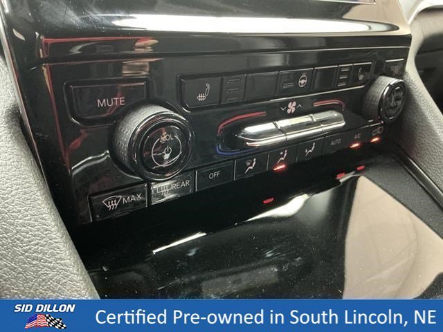 Used 2023 Diamond Black Crystal Pearlcoat Jeep Altitude image 12
