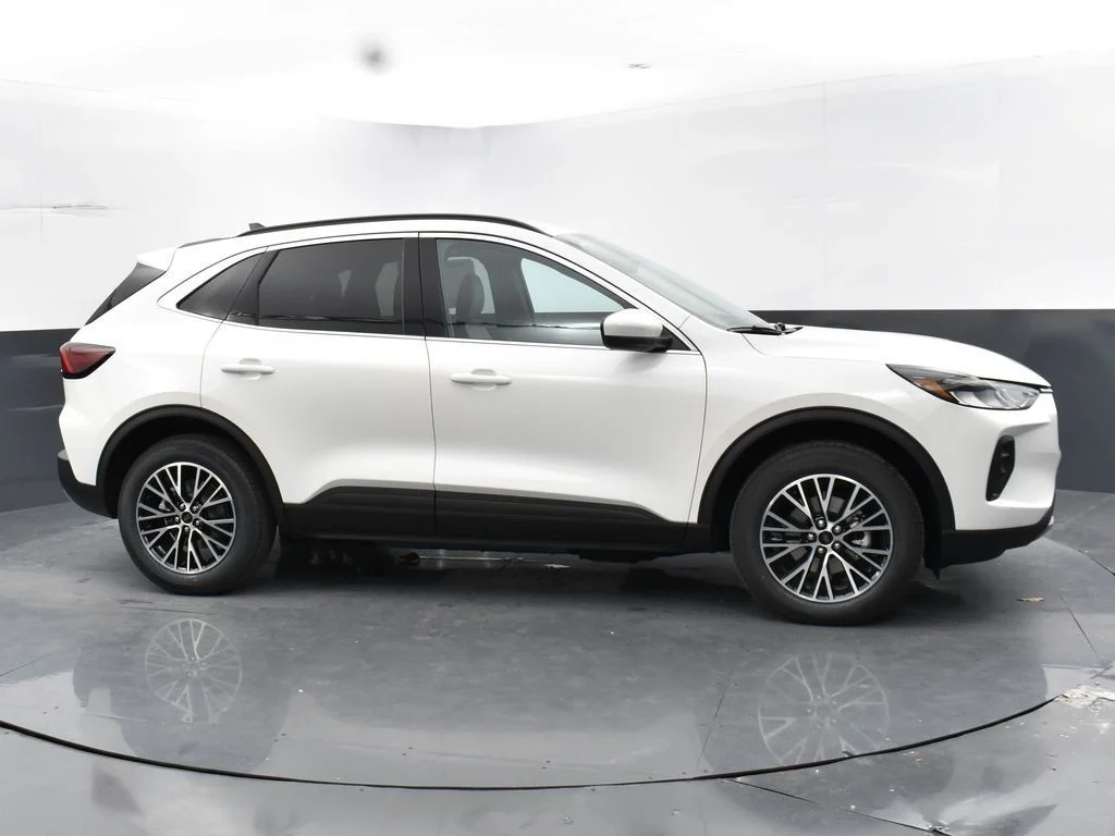 New 2025 White Ford Base image 5