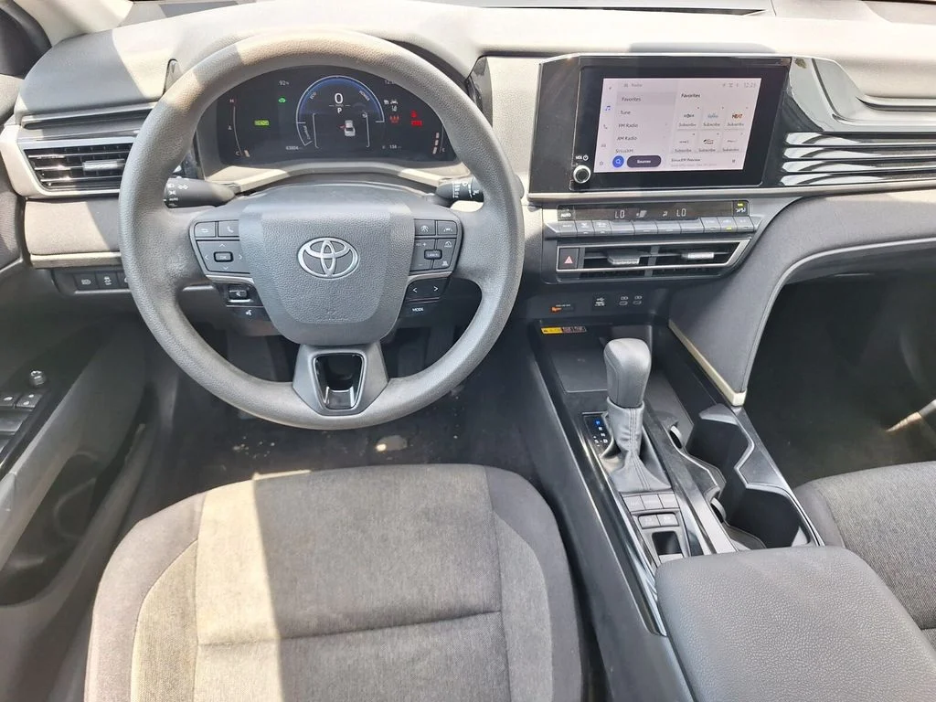 2025 Toyota Camry LE - Photo 9