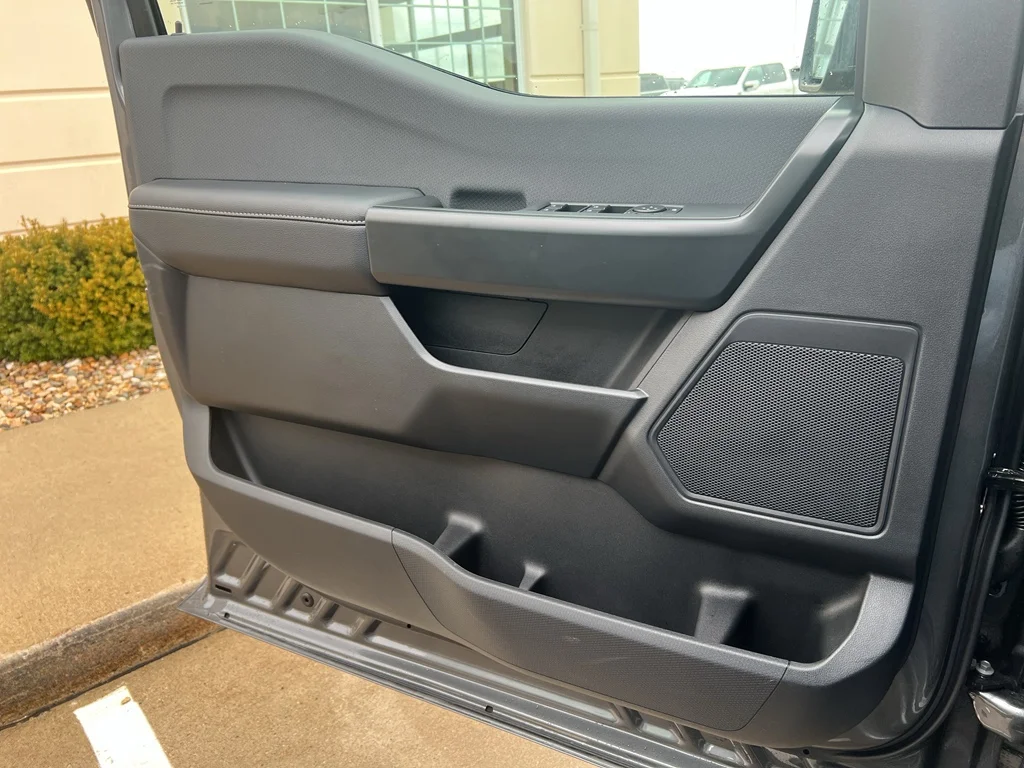 New 2026 Carbonized Gray Metallic Ford Lobo image 23
