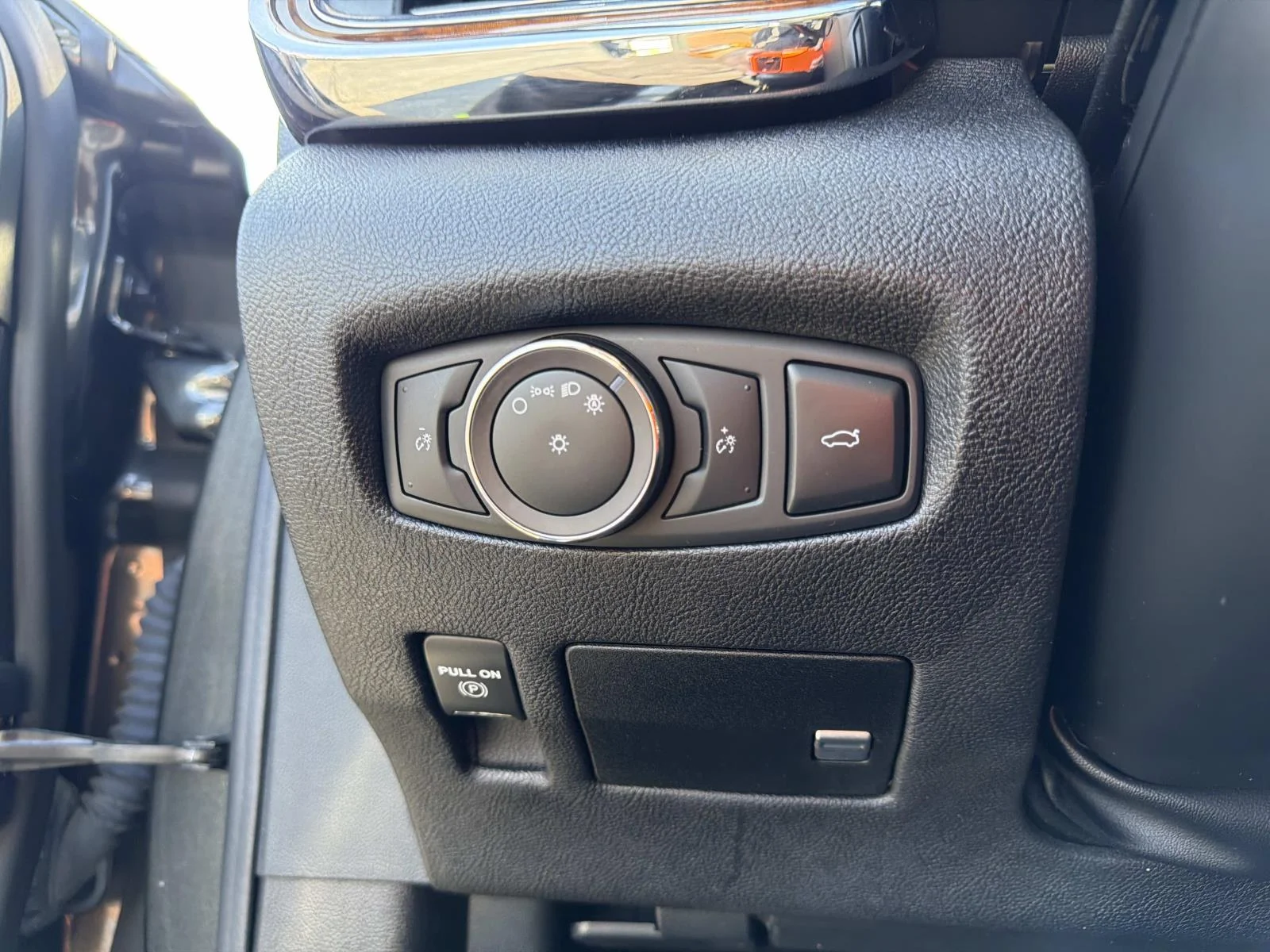 Used 2018 Gray Lincoln Reserve image 34