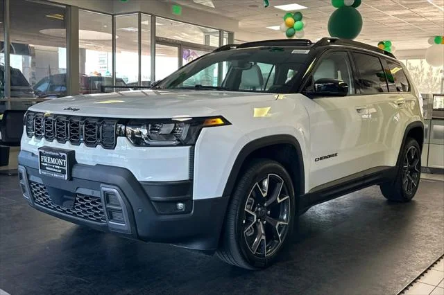 New 2026 Bright White Clear-Coat Exterior Paint Jeep Overland image 7