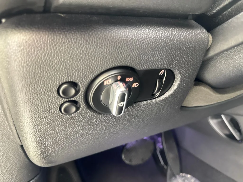 Used 2016 White MINI Base image 50