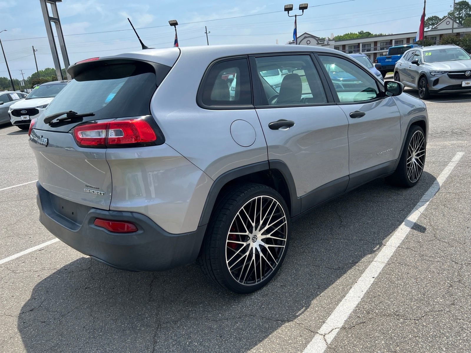 Used 2016  Jeep Sport image 5
