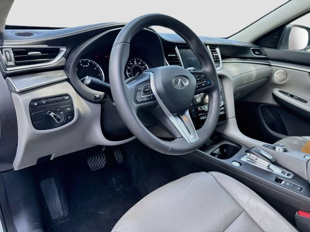 Certified Used 2023 White INFINITI LUXE image 10