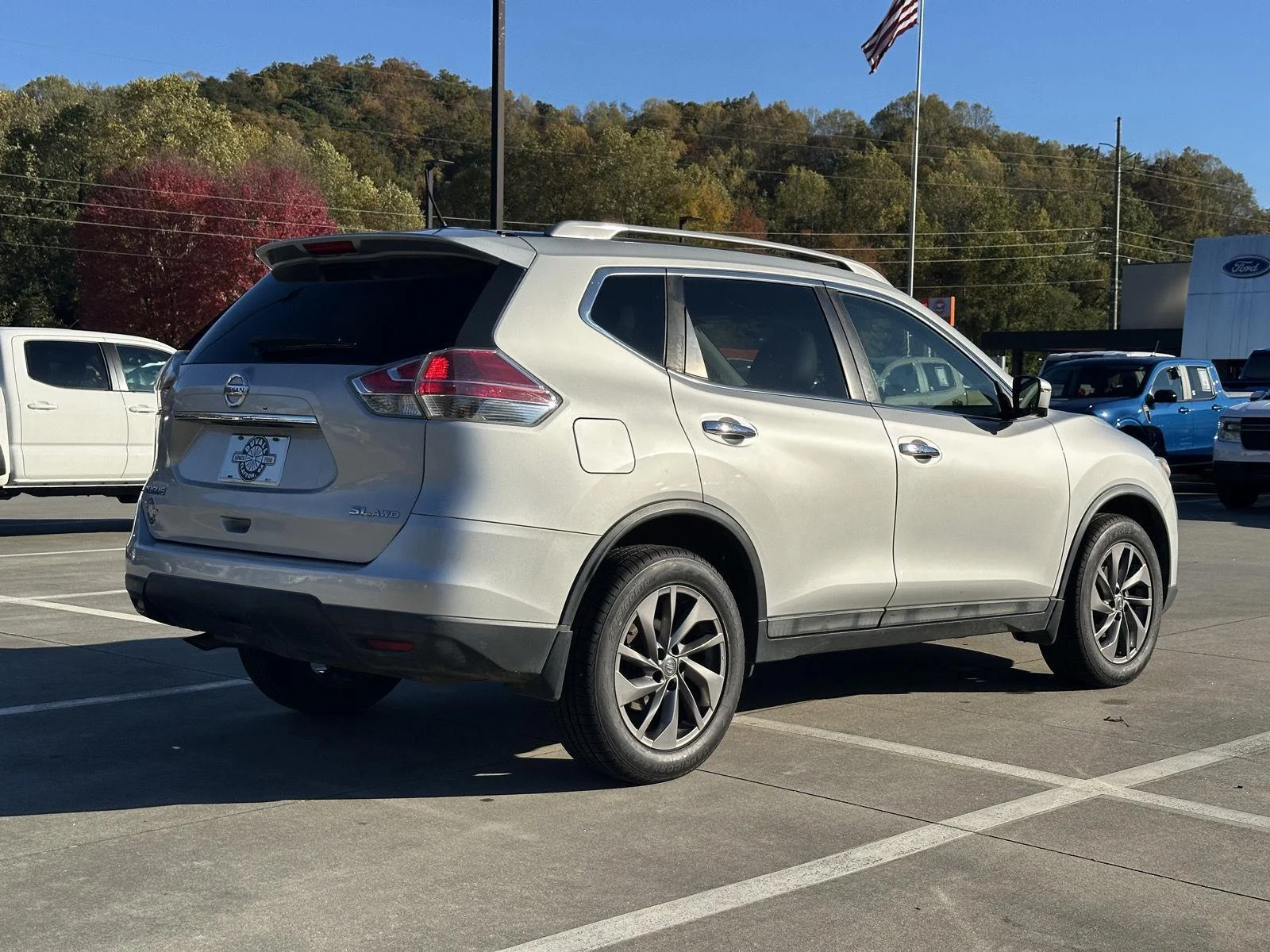 Used 2016 Brilliant Silver Nissan SL image 7