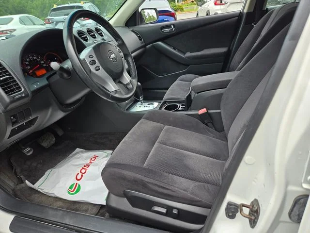 Used 2009 White Nissan 2.5 S image 10