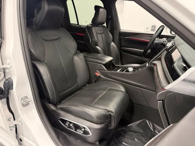 Used 2023 White Jeep Overland image 36