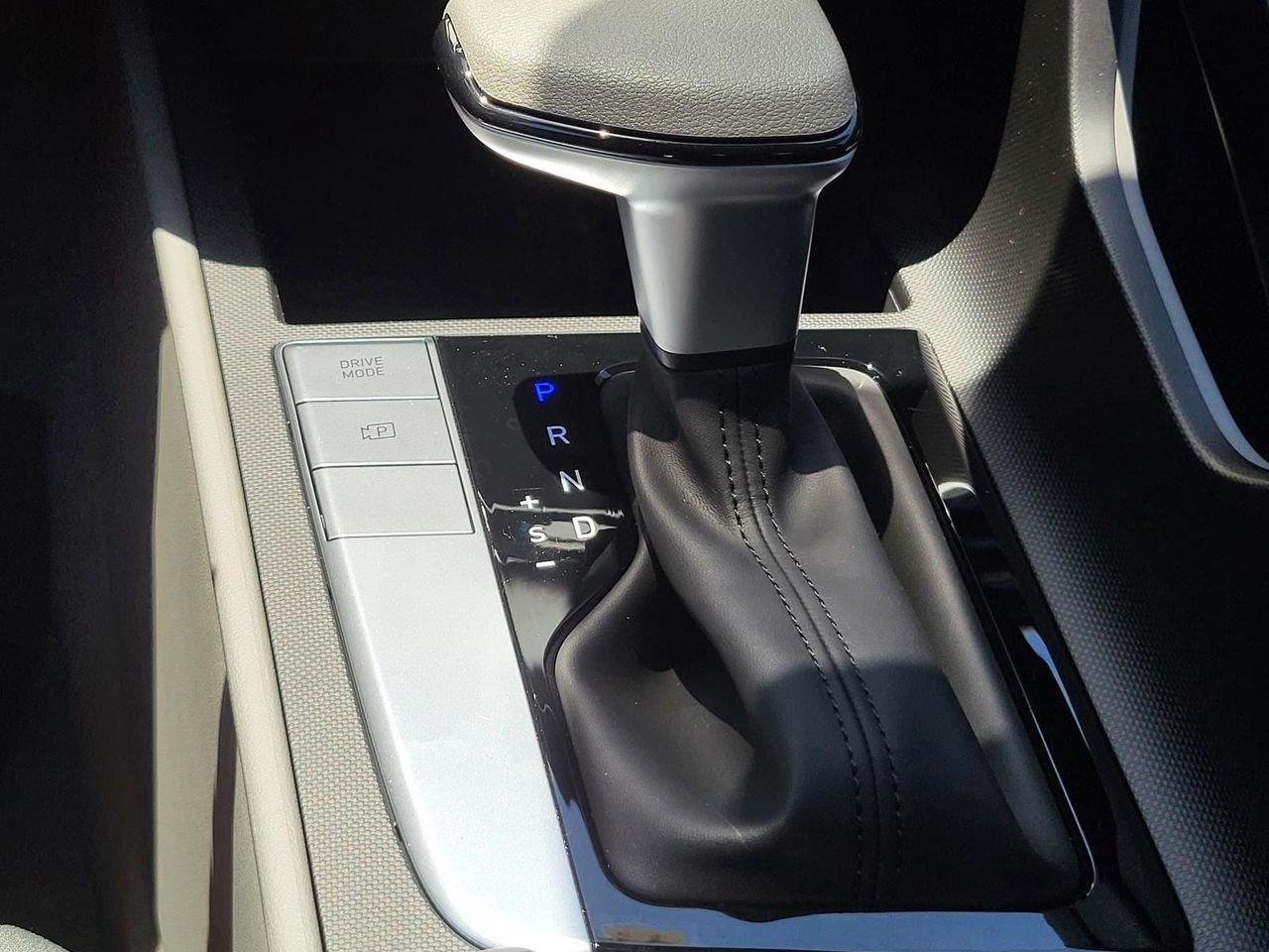 New 2026 Amazon Gray Hyundai SE image 19