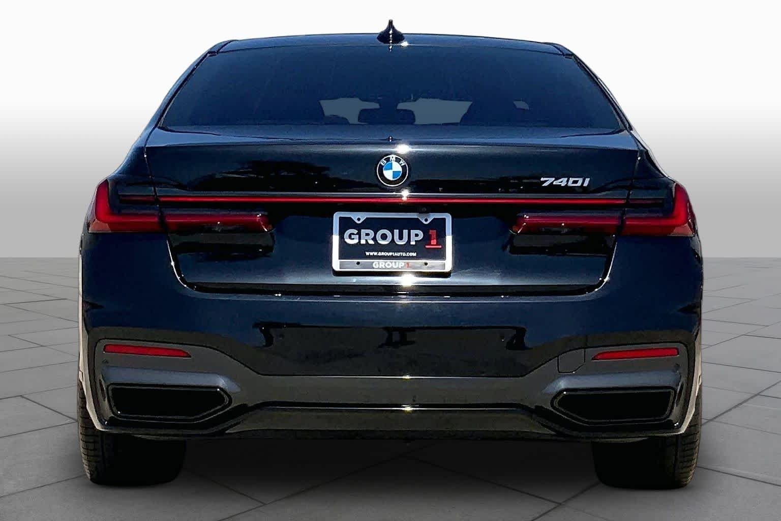 Pre-Owned 2022 BMW 740i 740i