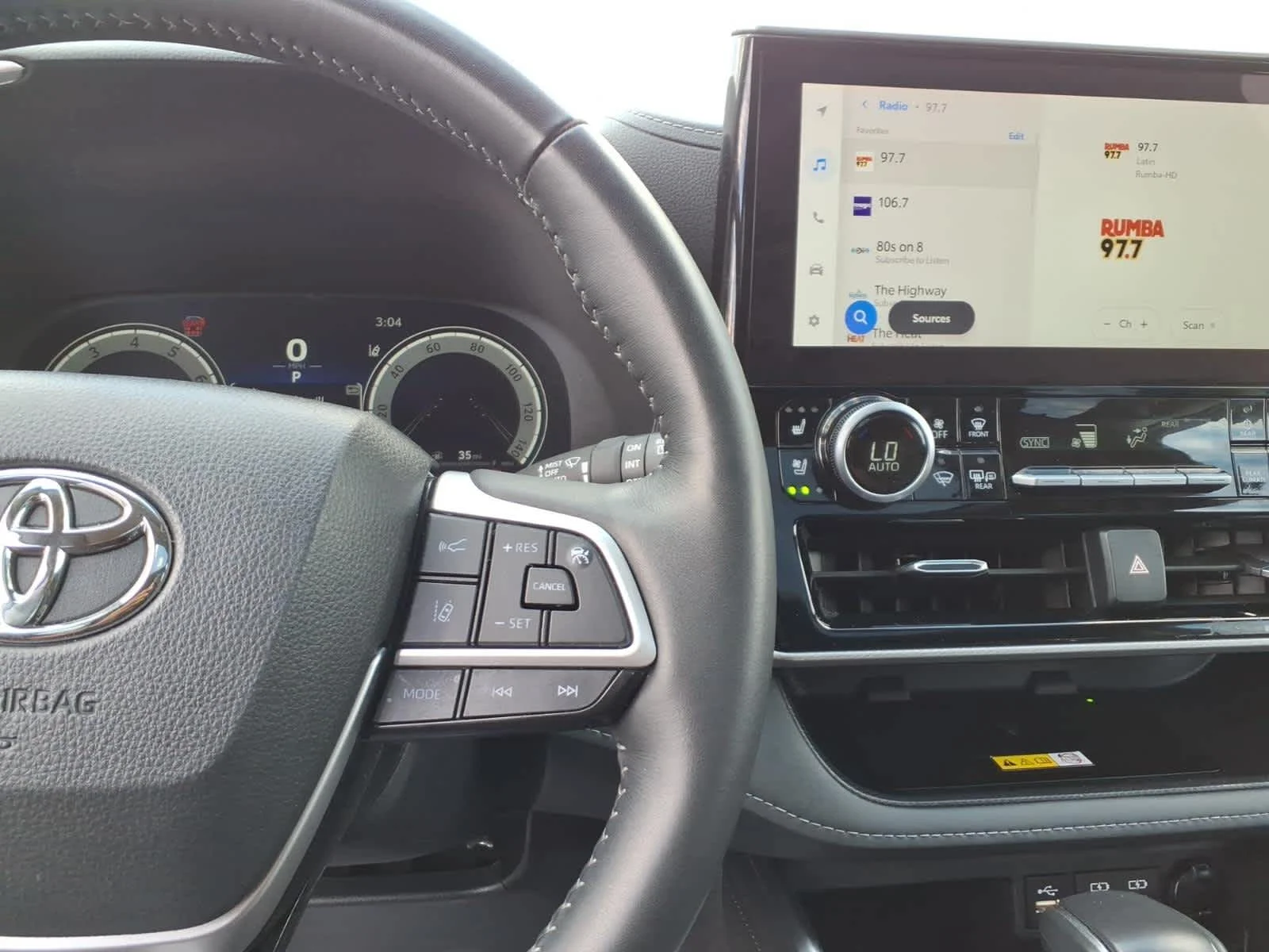 2025 Toyota Highlander Platinum - Photo 23
