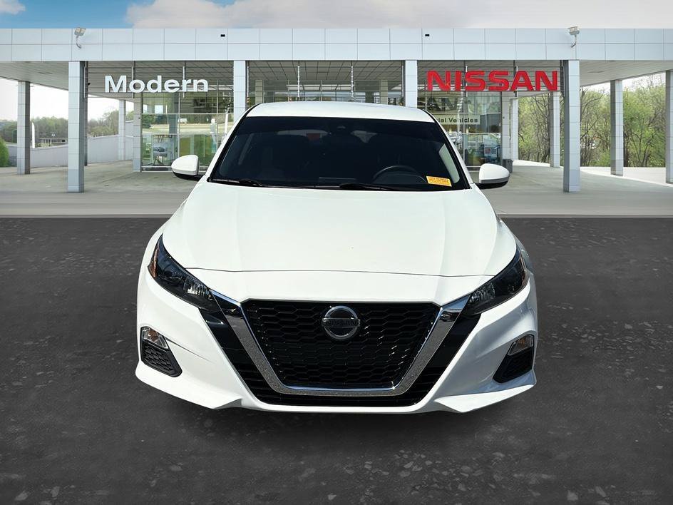 Used 2022 Glacier White Nissan 2.5 S image 8