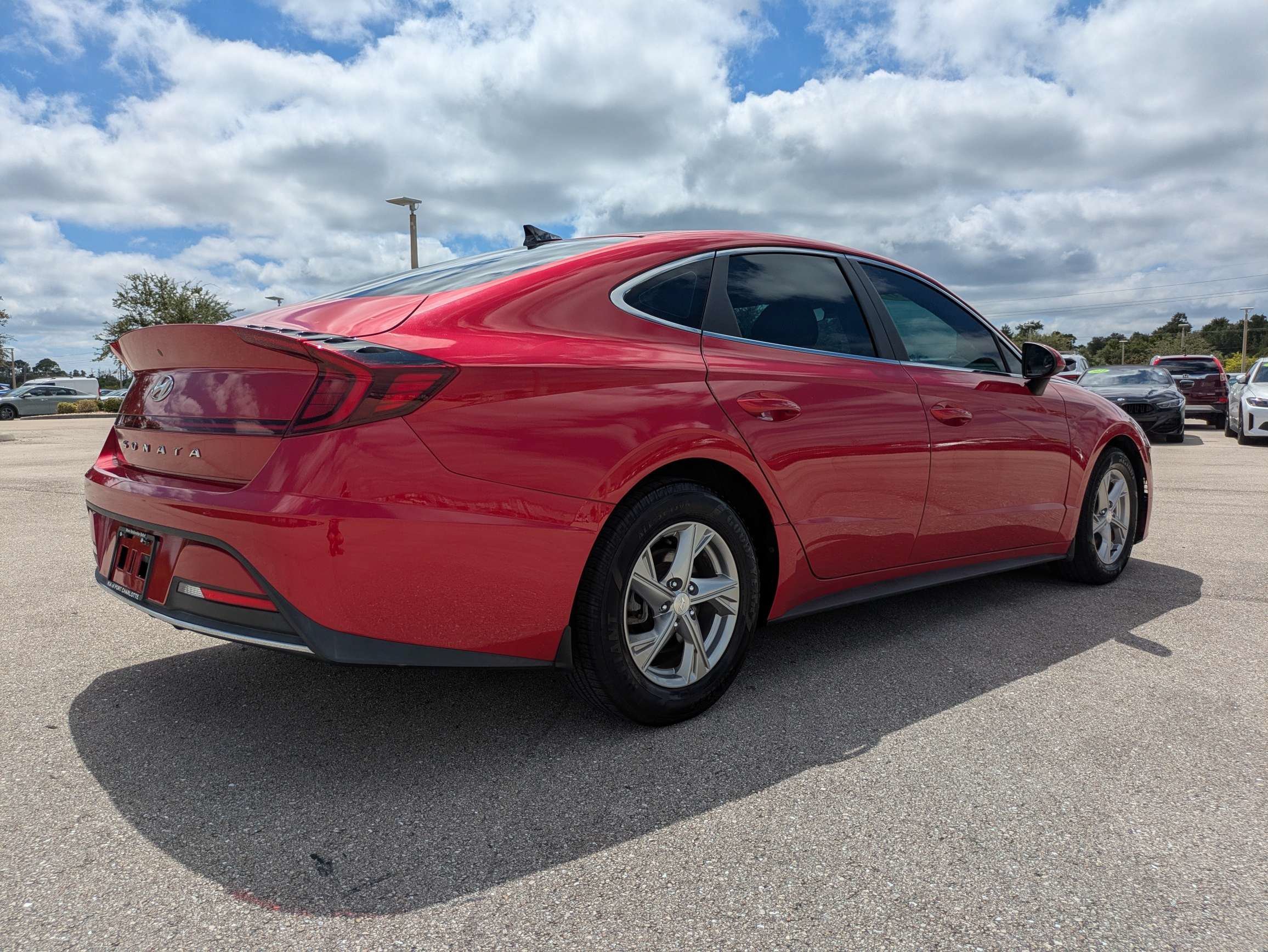 Used 2020 Calypso Red Hyundai SE image 4
