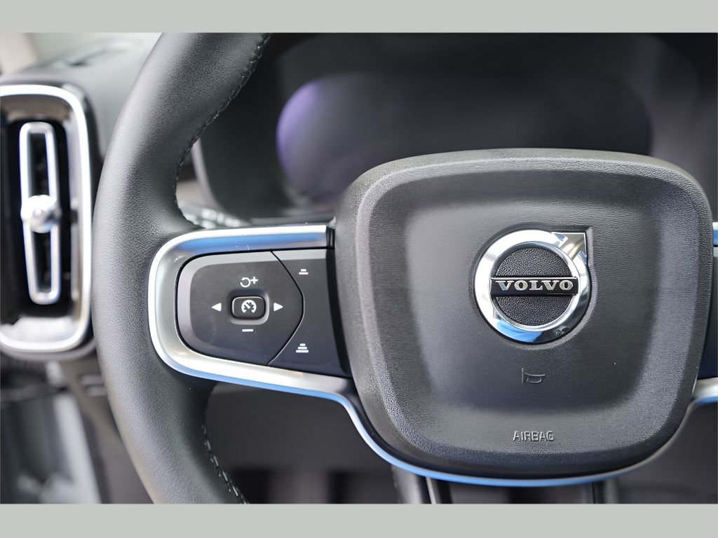 2025 Volvo XC40 Plus - Photo 14