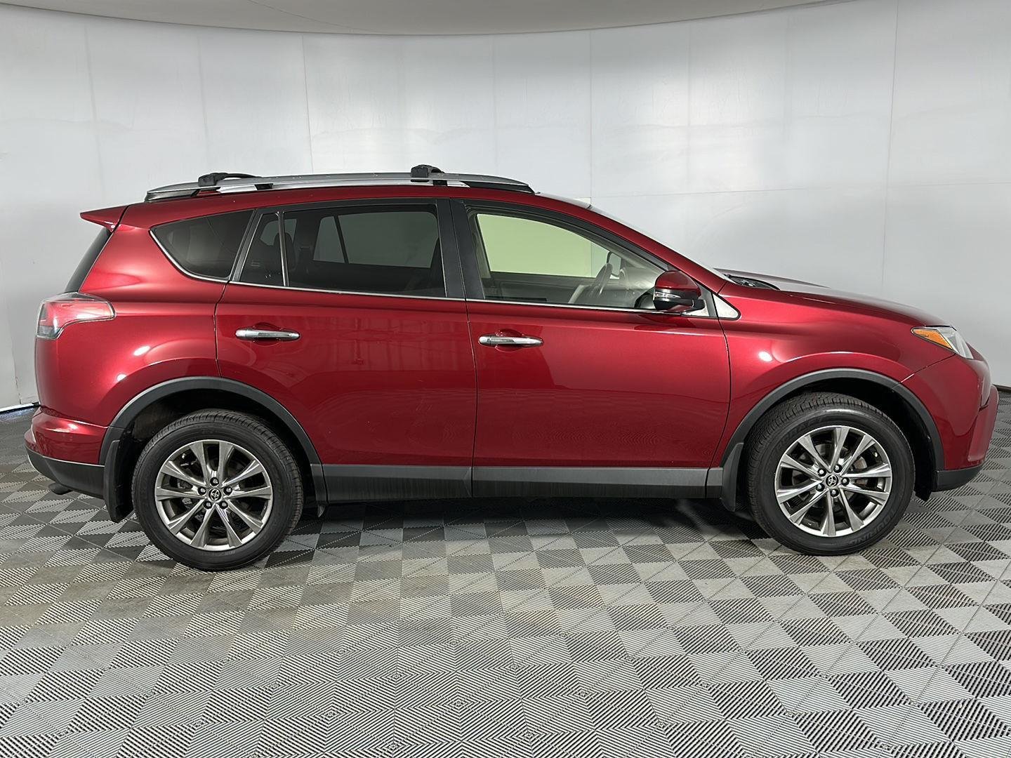 Used 2018 Pearl Toyota Limited image 8