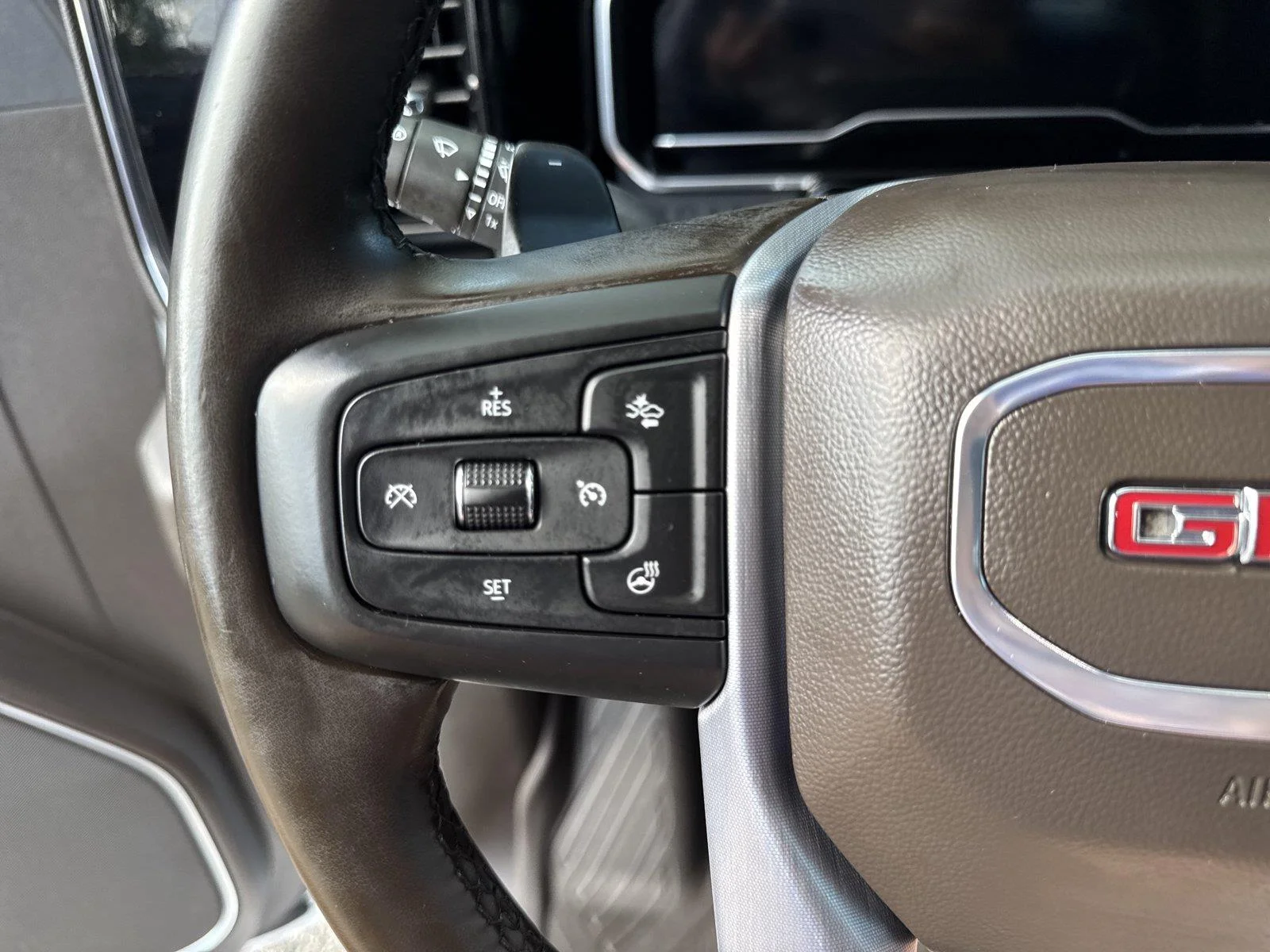 Used 2024 White Frost Tricoat GMC SLT image 22