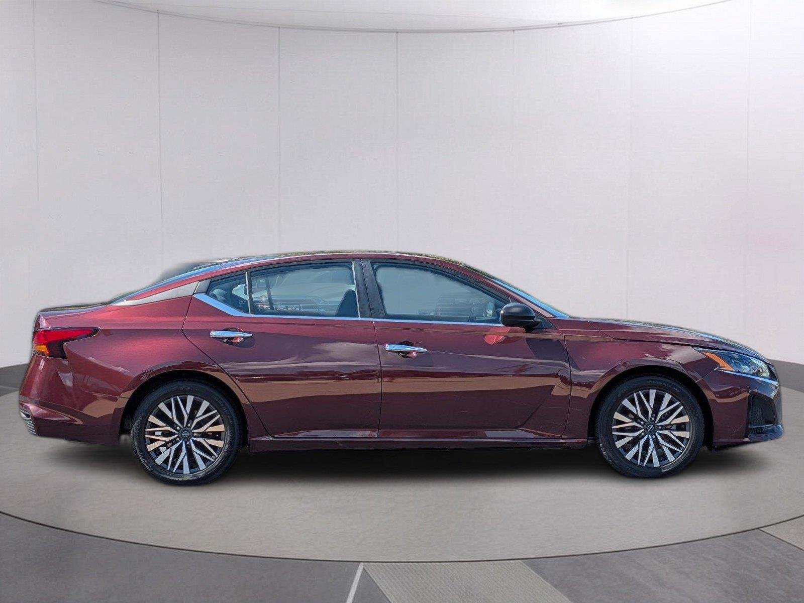 Used 2025 Garnet Pearl Metallic Nissan SV image 6