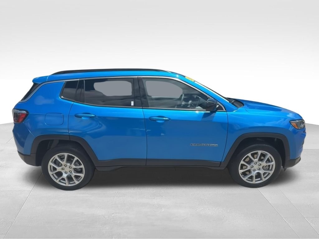 Used 2023 Blue Jeep Latitude Lux image 9