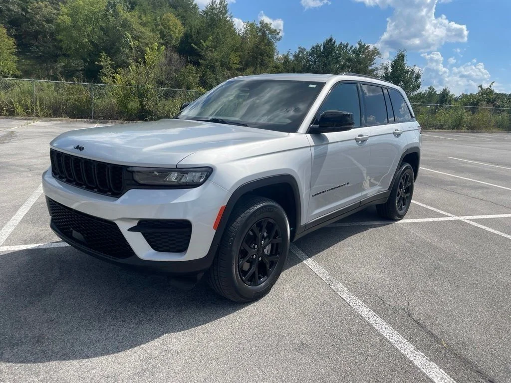 Used 2025 Silver Jeep Altitude image 1