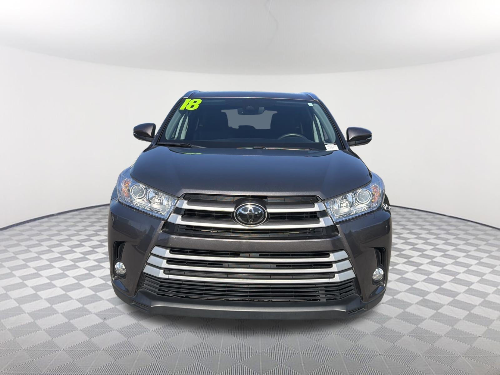Used 2018 Predawn Gray Mica Toyota XLE image 2