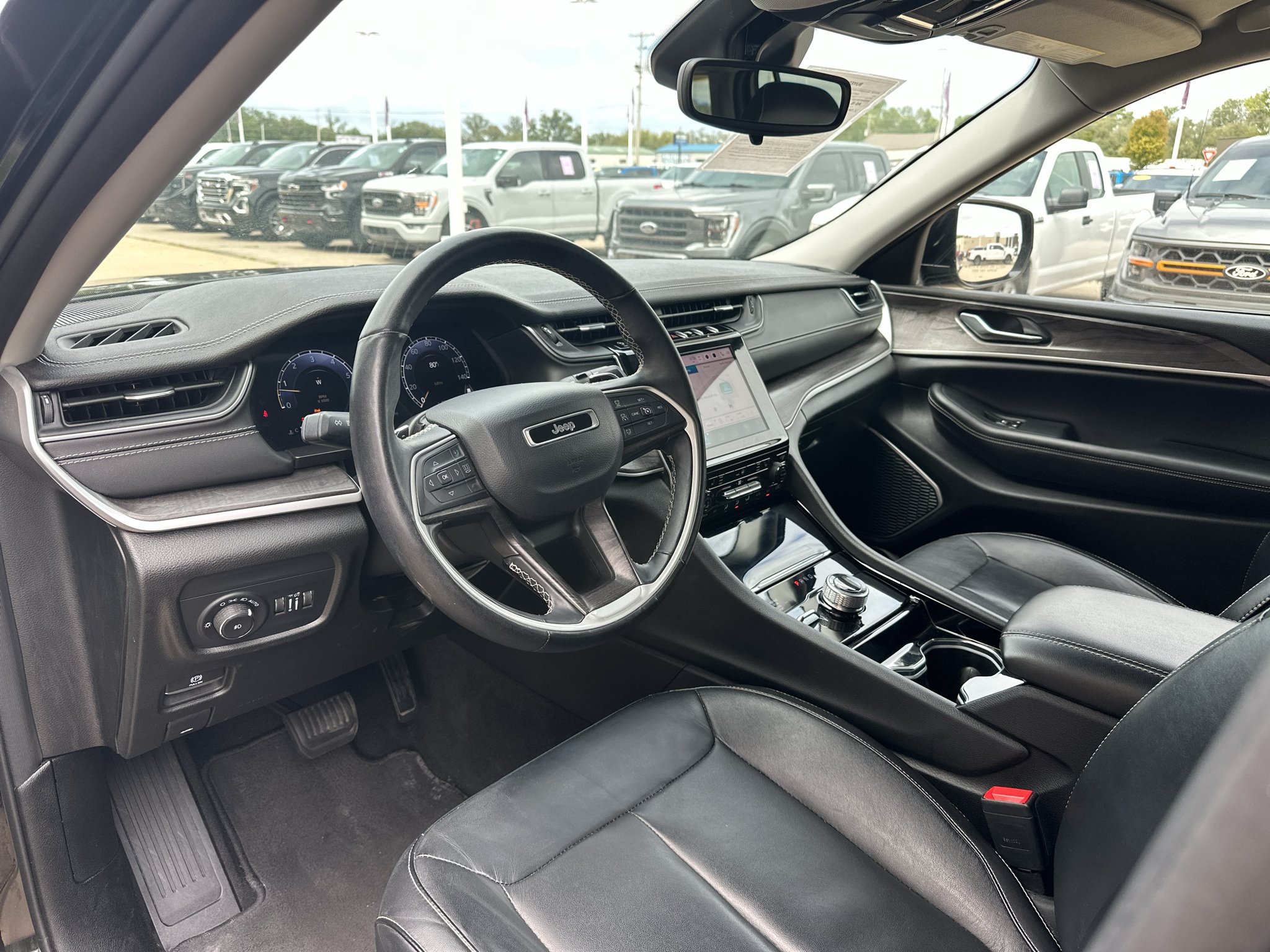 Used 2022 Diamond Black Crystal Pearlcoat Jeep Limited image 2