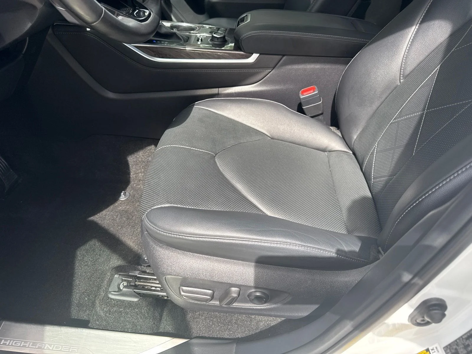 Used 2024 Pearl Toyota Platinum image 20