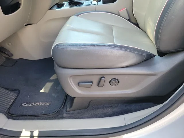 Used 2015 Silver Kia EX image 16