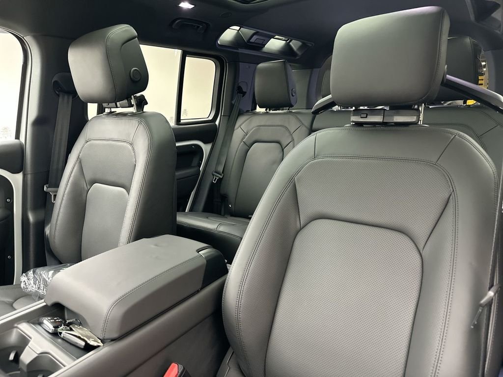 New 2026 Fuji White Land Rover S image 10