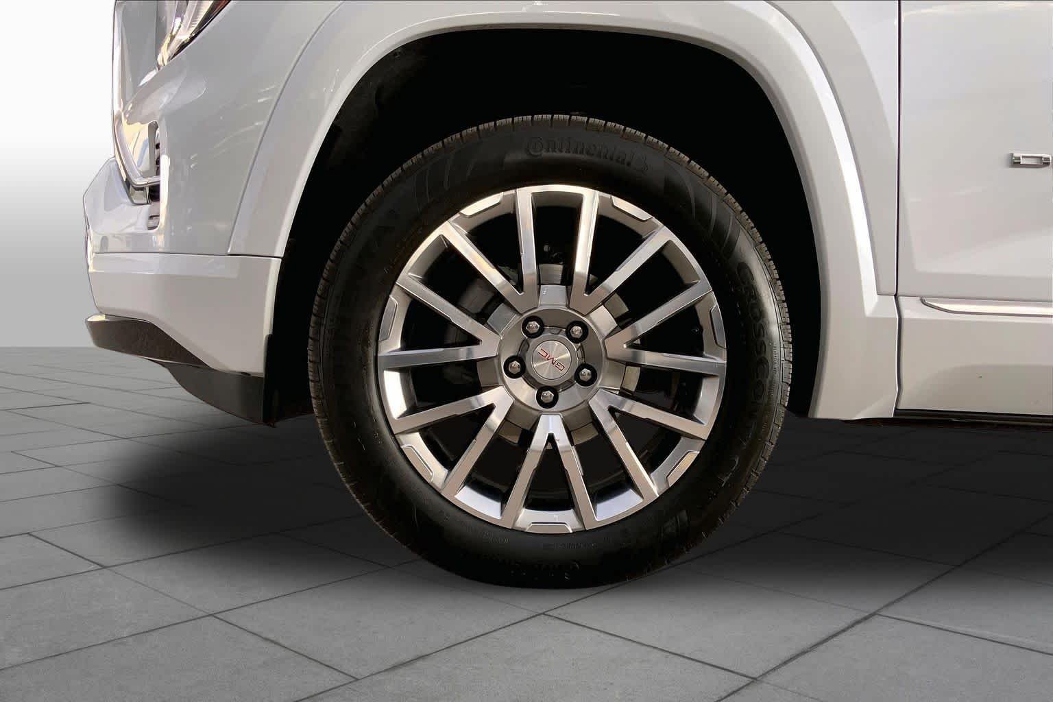 Used 2026 Glacier White Tricoat GMC AWD Denali image 11