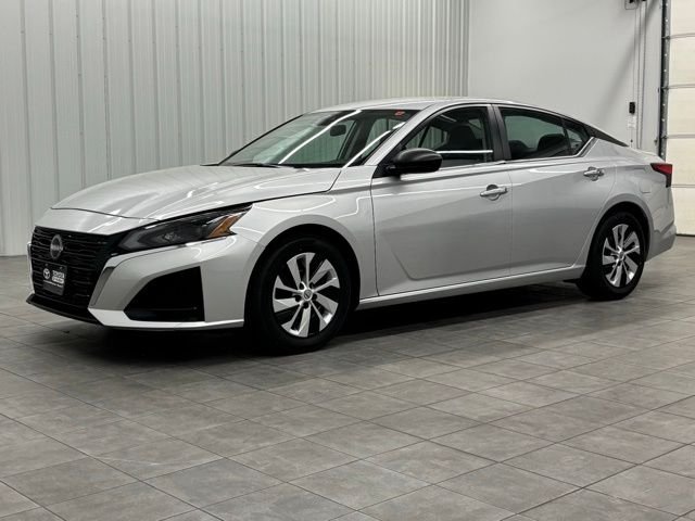 Used 2024 Silver Nissan 2.5 S image 5