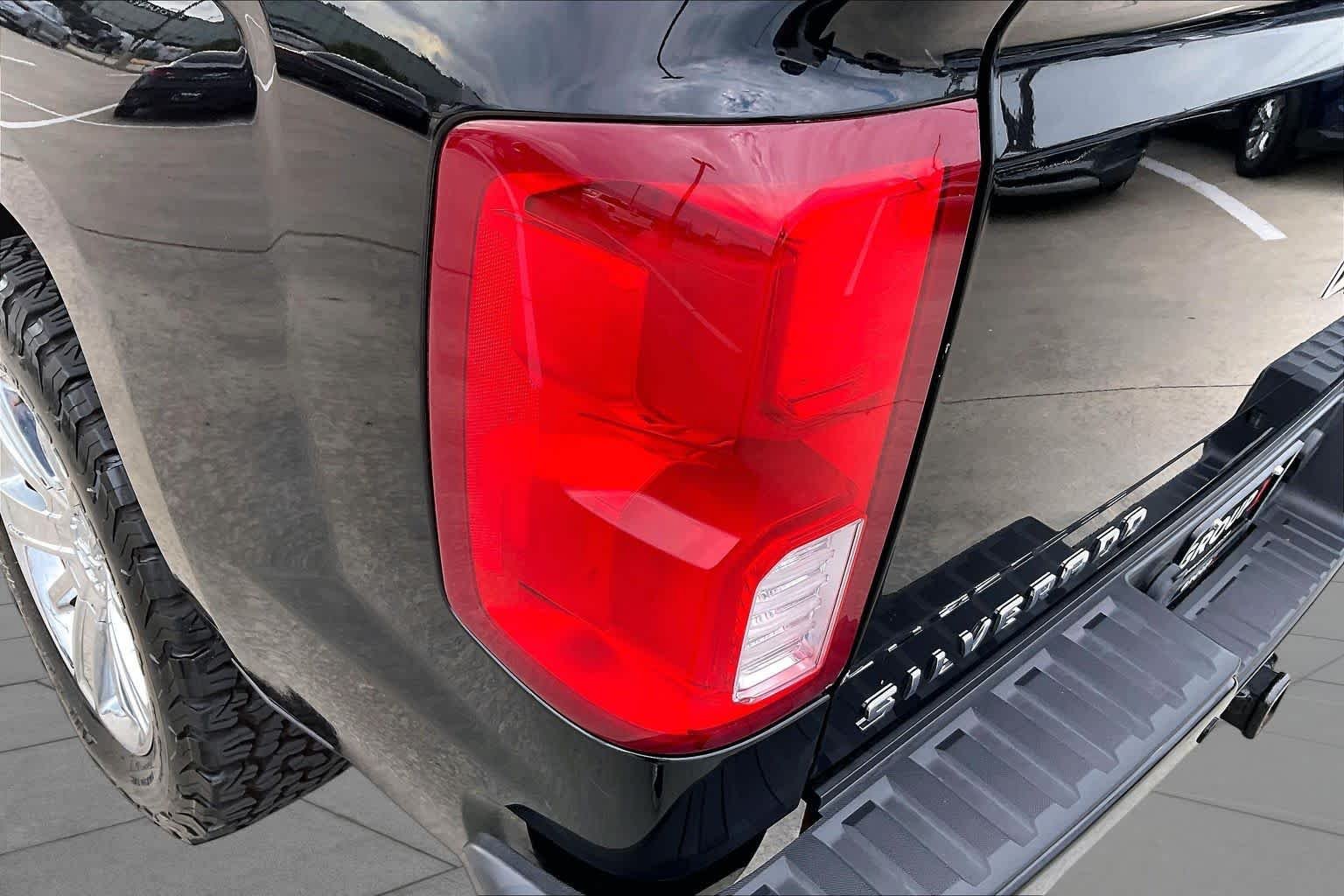 Used 2018 Black Chevrolet High Country image 28