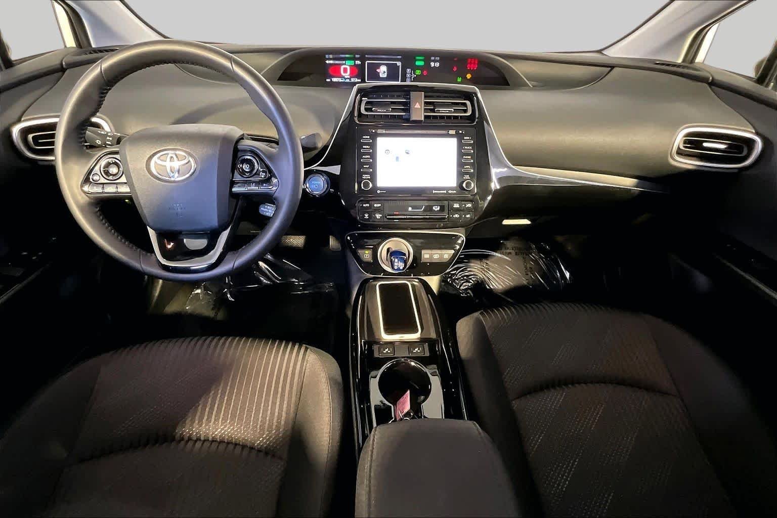 Used 2022 Wind Chill Pearl Toyota LE image 15