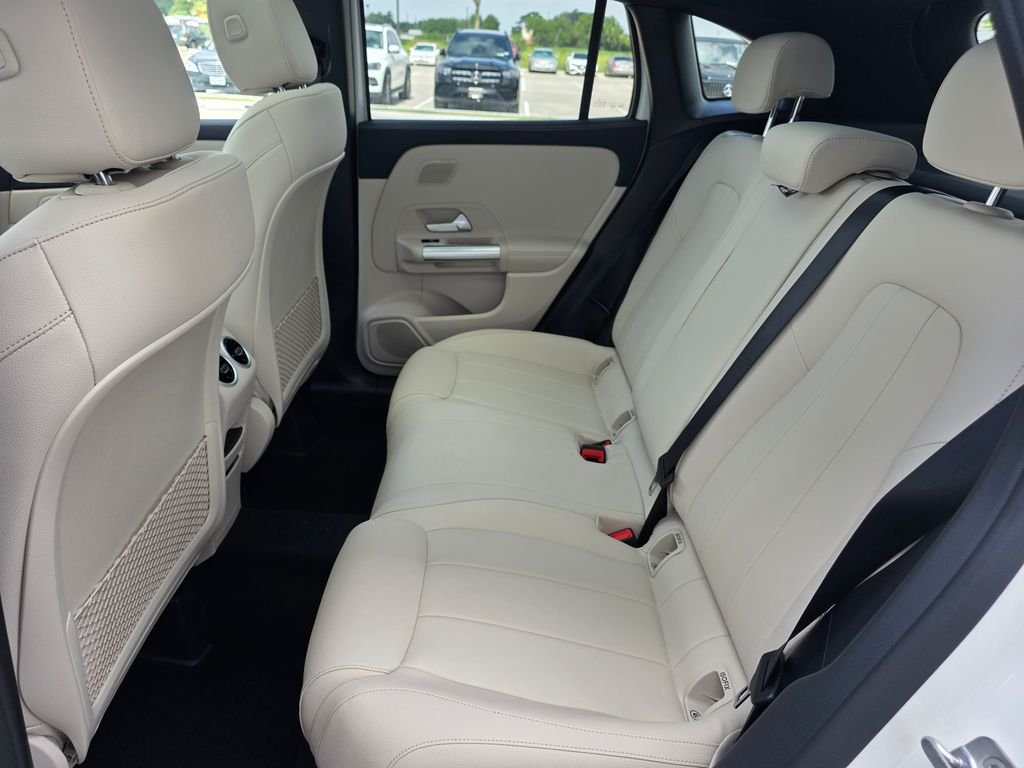 New 2026 Polar White Mercedes-Benz GLA 250 image 14