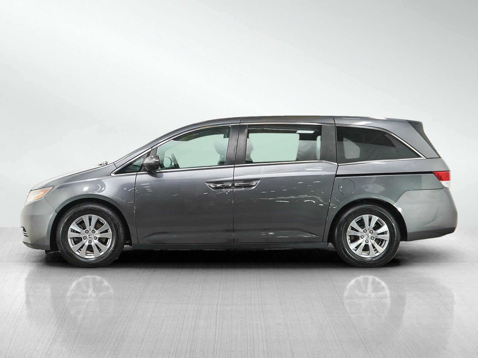 Used 2016 Honda Odyssey SE with VIN 5FNRL5H34GB158704 for sale in Burnsville, Minnesota