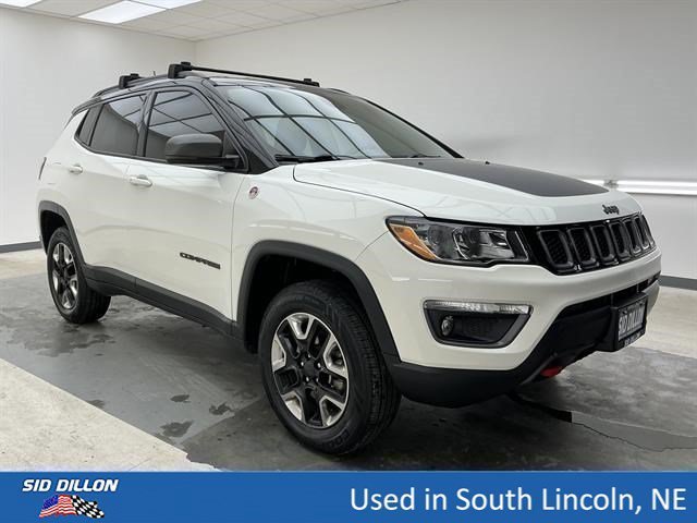 Used 2018 White Clearcoat Jeep Trailhawk image 3