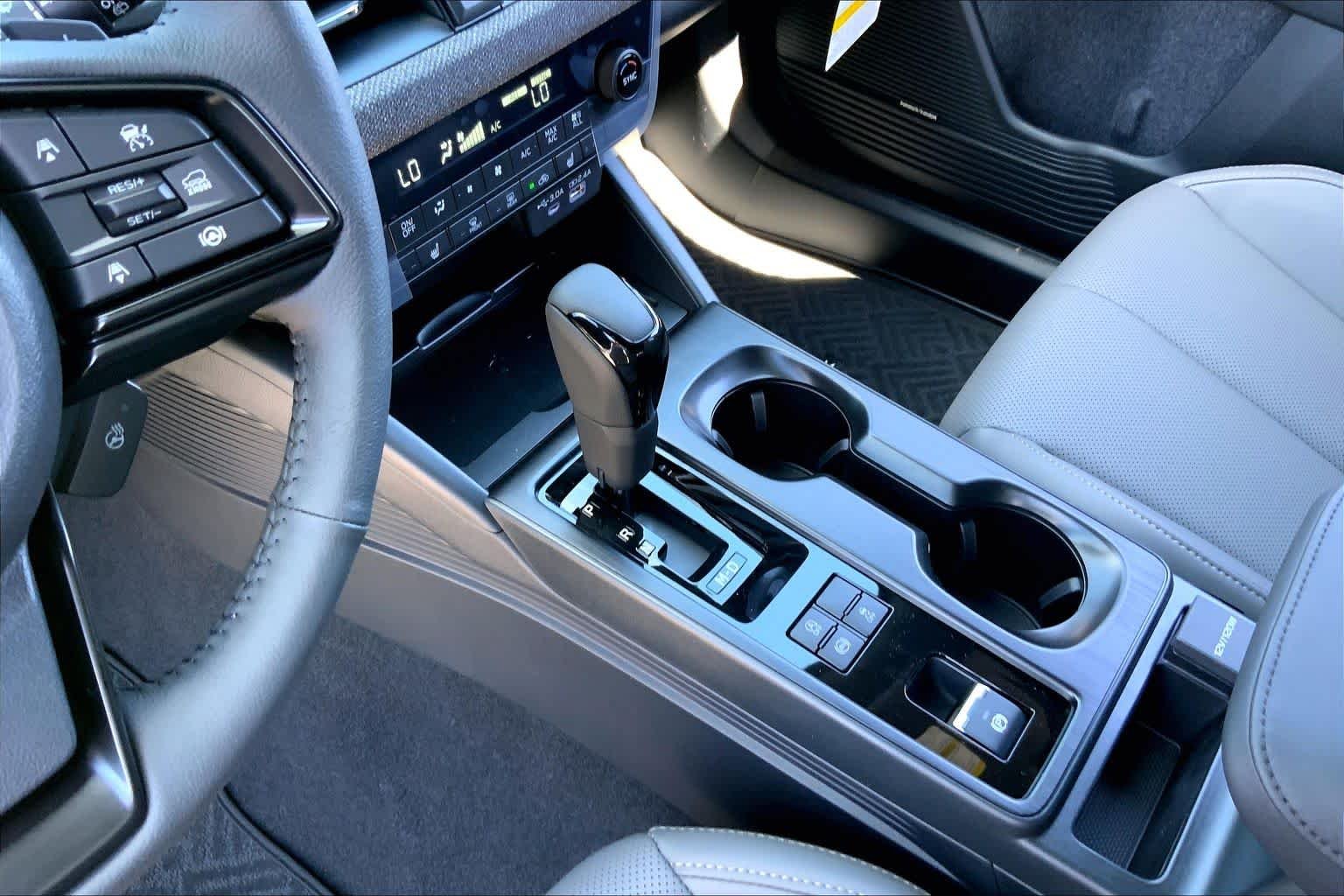 New 2026 CRYSTAL WHITE PEARL Subaru Limited image 7