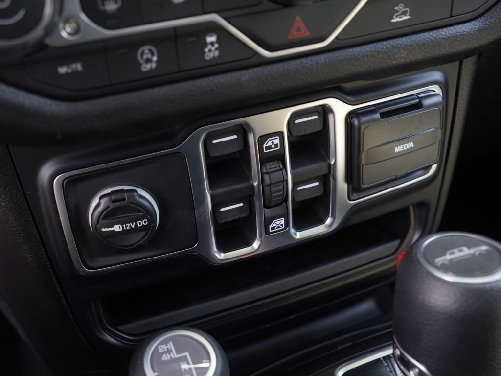 New 2026 Black Clear-Coat Exterior Paint Jeep Sport S image 15