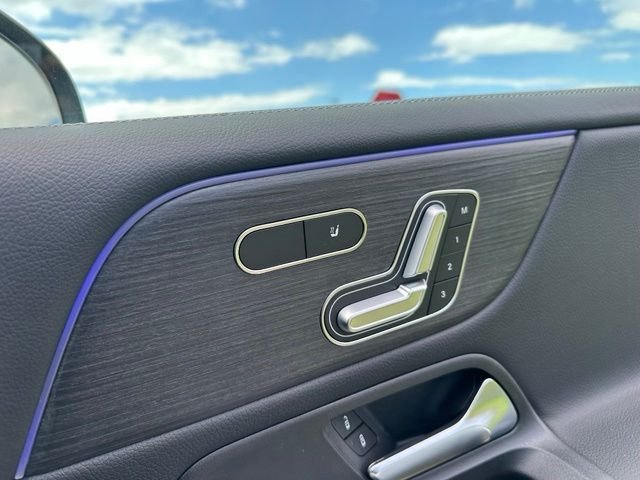 New 2026 Mountain Grey Metallic Mercedes-Benz GLB 250 image 27