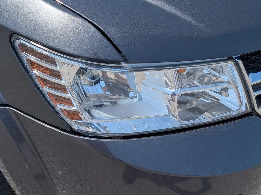 Used 2019 Gray Dodge SE image 4