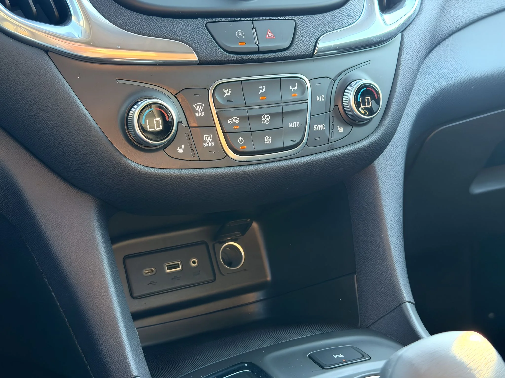 2024 Chevrolet Equinox LT - Photo 24