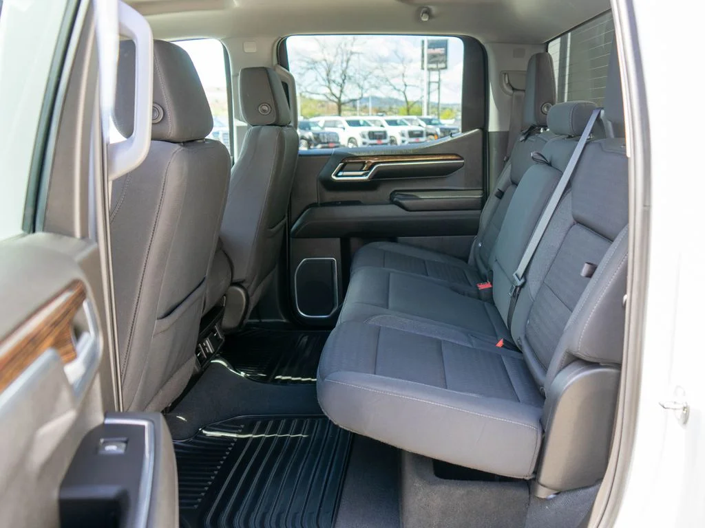 Used 2023 White GMC Elevation image 12