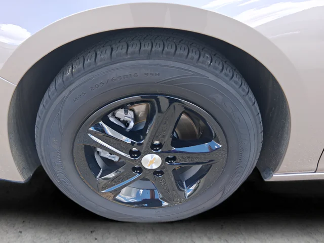 Used 2024 Gray Chevrolet LT image 17