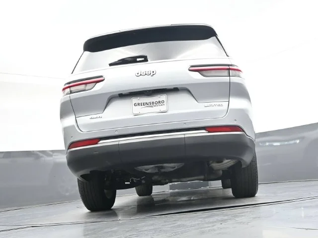 Used 2023 Silver Jeep Limited image 43
