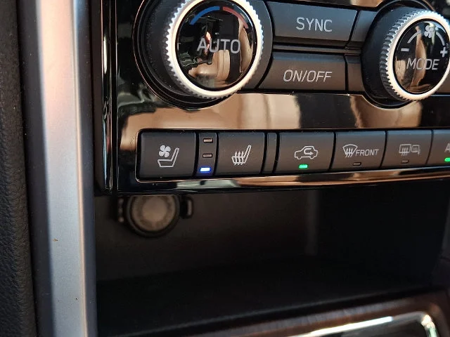 Used 2019 White Subaru Touring image 27