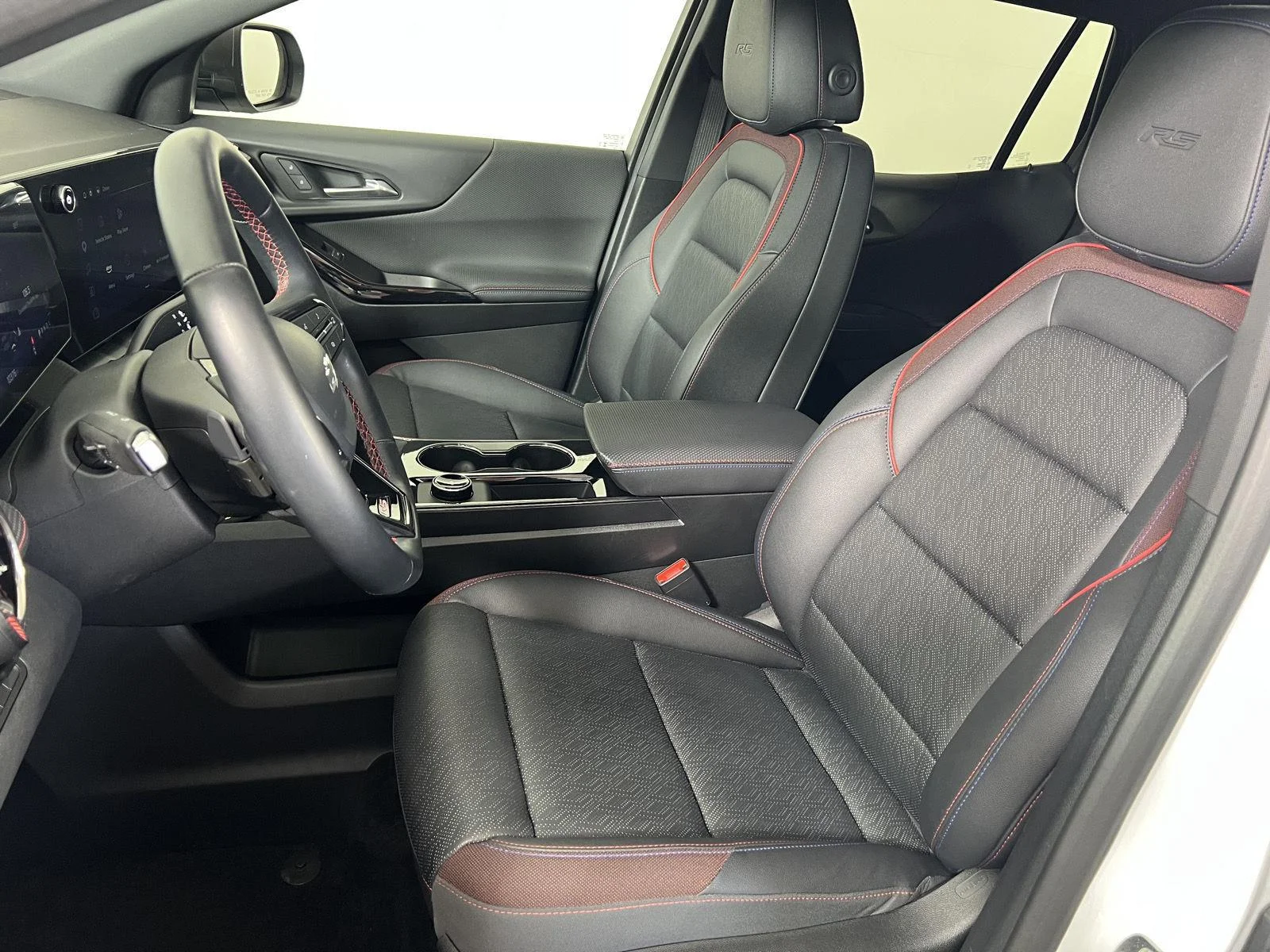 Used 2025 Iridescent Pearl Tricoat Chevrolet RS image 4