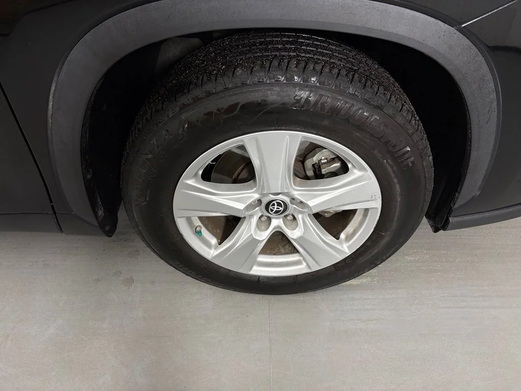 Used 2023 Black Toyota L image 10