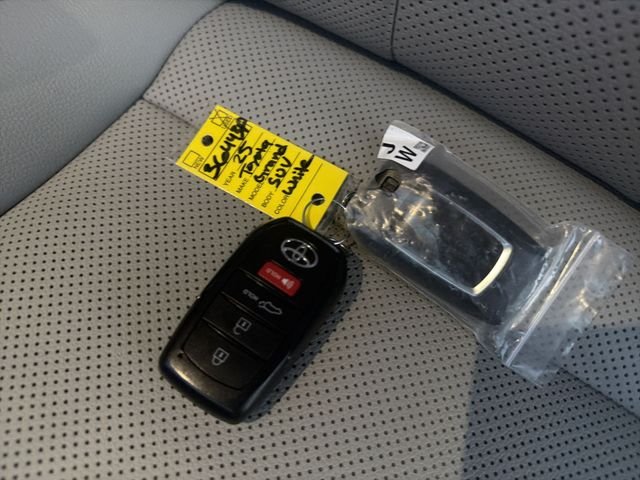 Certified Used 2025 Beige Toyota Limited image 35
