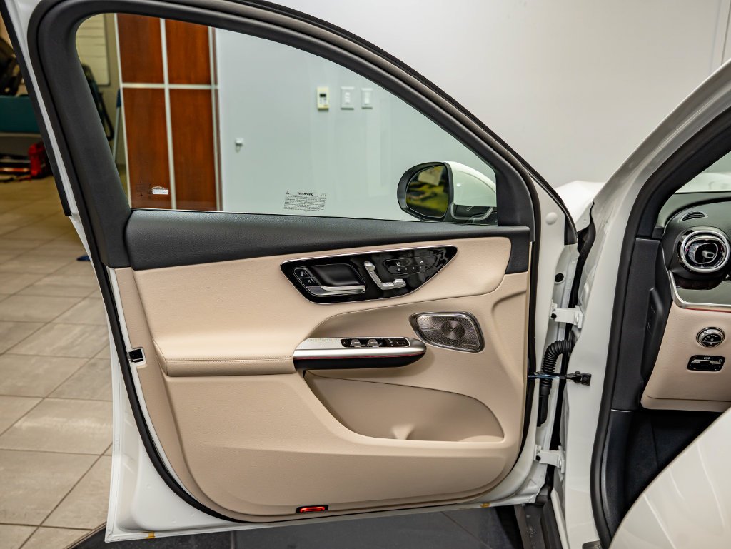 New 2027 Polar White Mercedes-Benz GLC 300 image 19