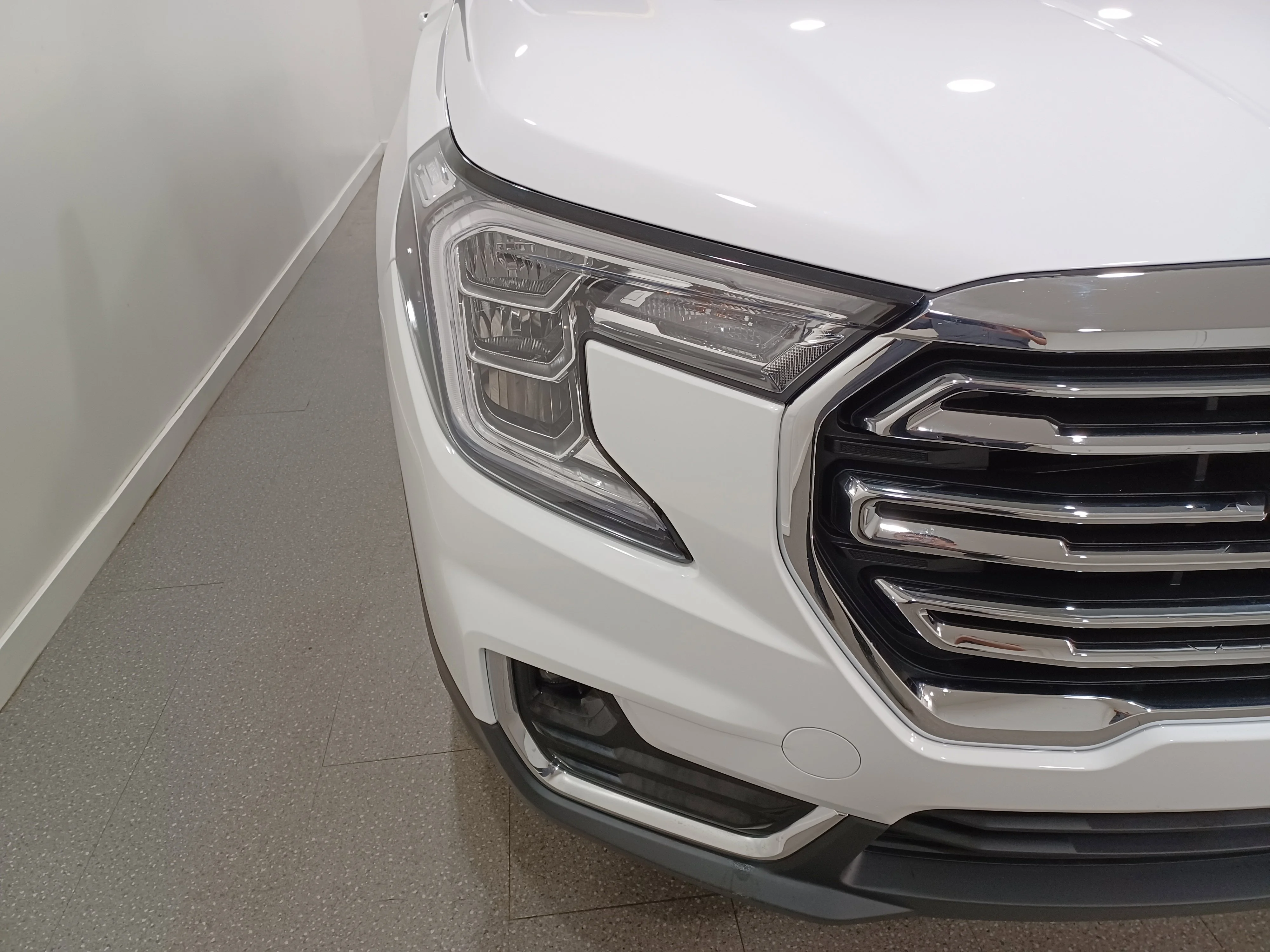 Certified Used 2024 White GMC SLT AWD *Remote Start | Htd Leather | Htd Wheel | Memory Seats | Park Assist | Apple CarPlay image 4