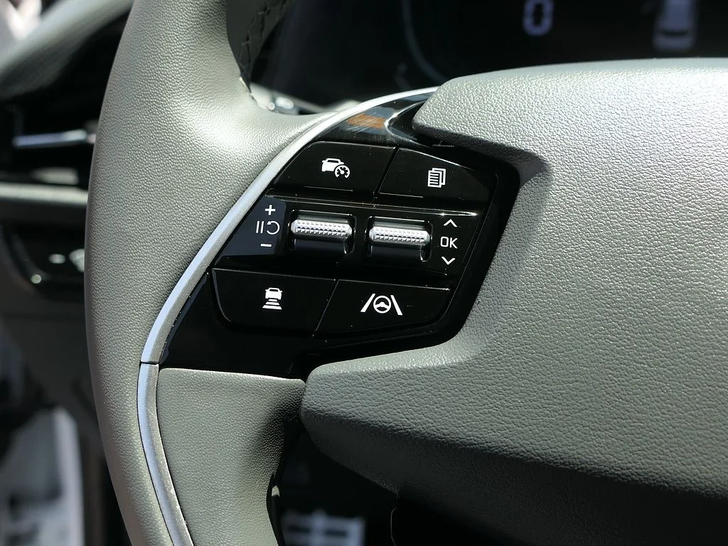 Used 2024 White Kia EX Touring image 15